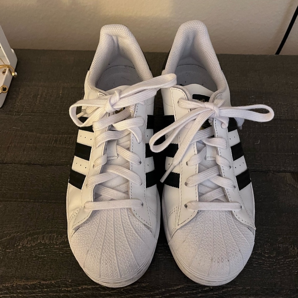 Adidas SuperStar - Like New